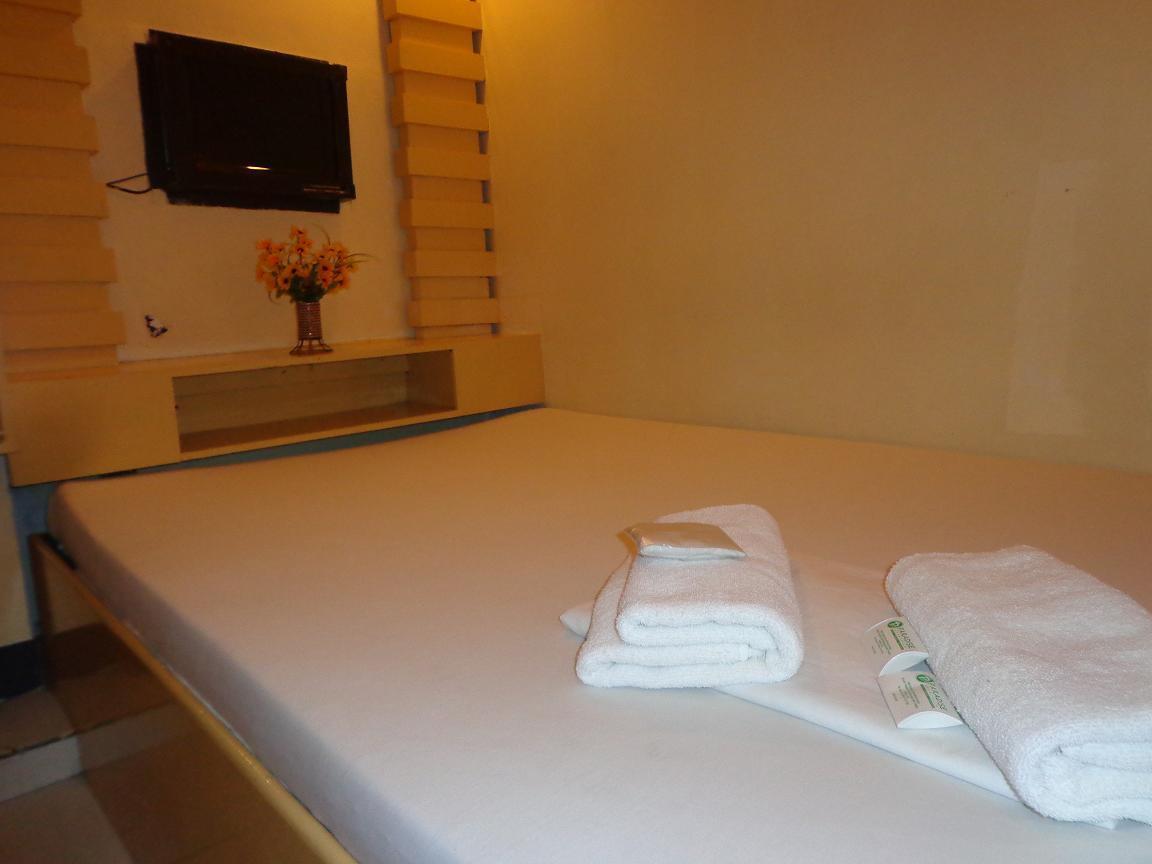 Oyo 191 Paradise Apartelle Hotel Manila Bagian luar foto