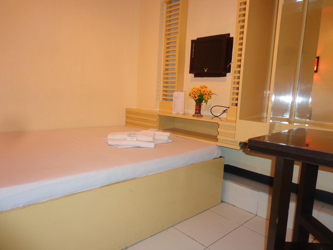 Oyo 191 Paradise Apartelle Hotel Manila Bagian luar foto