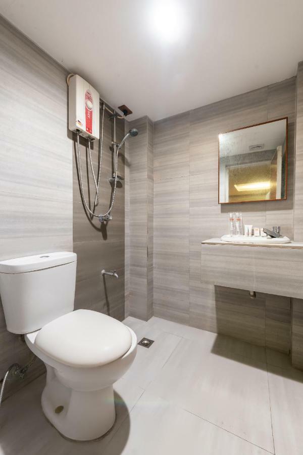 Oyo 191 Paradise Apartelle Hotel Manila Bagian luar foto